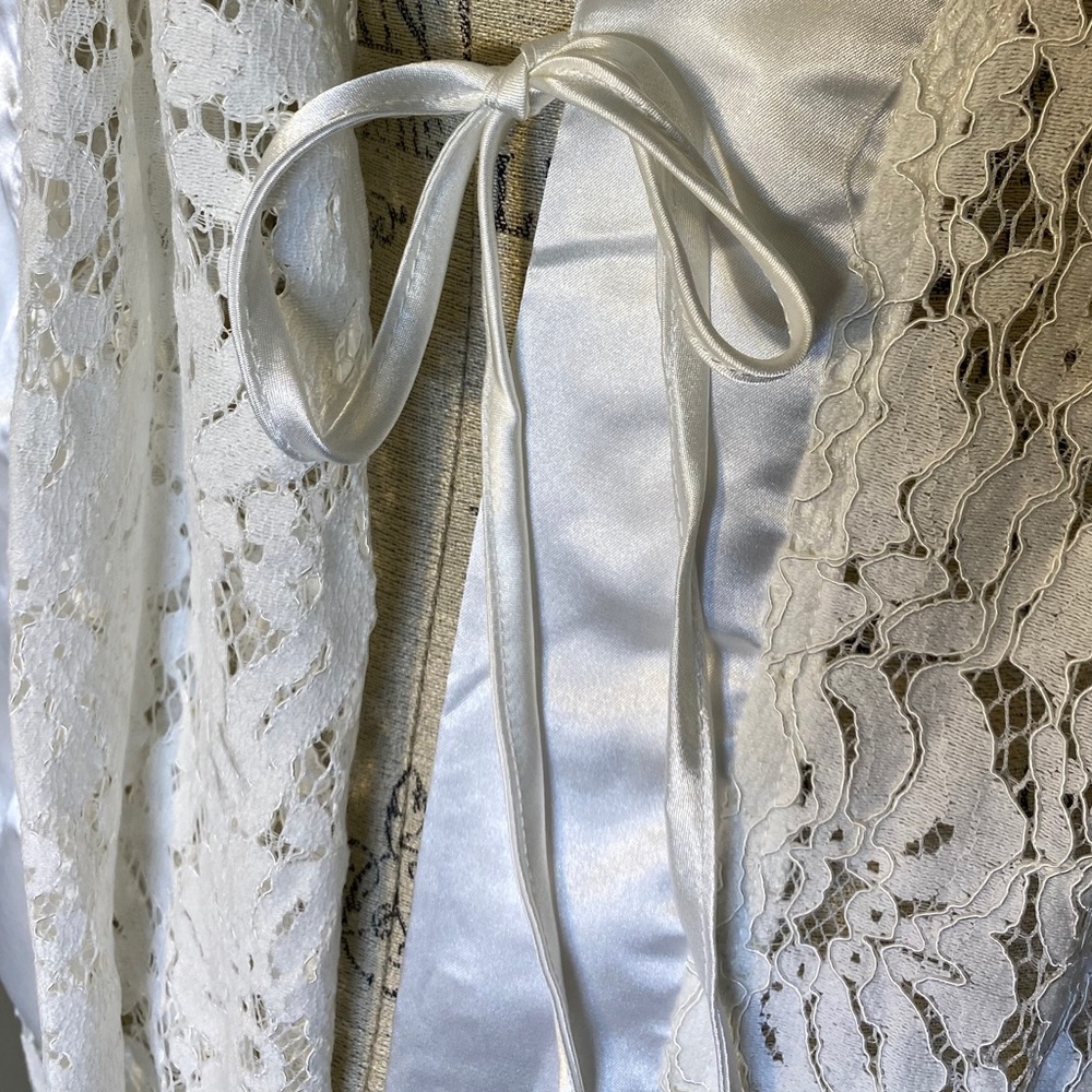 ✨NWOT✨ Bride Elegant Lace Wedding Bathrobe - Picture 10 of 10